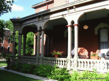 วิสกี้ แมนชั่น Bed & Breakfast เซนต์โจเซฟ ภายนอก รูปภาพ
